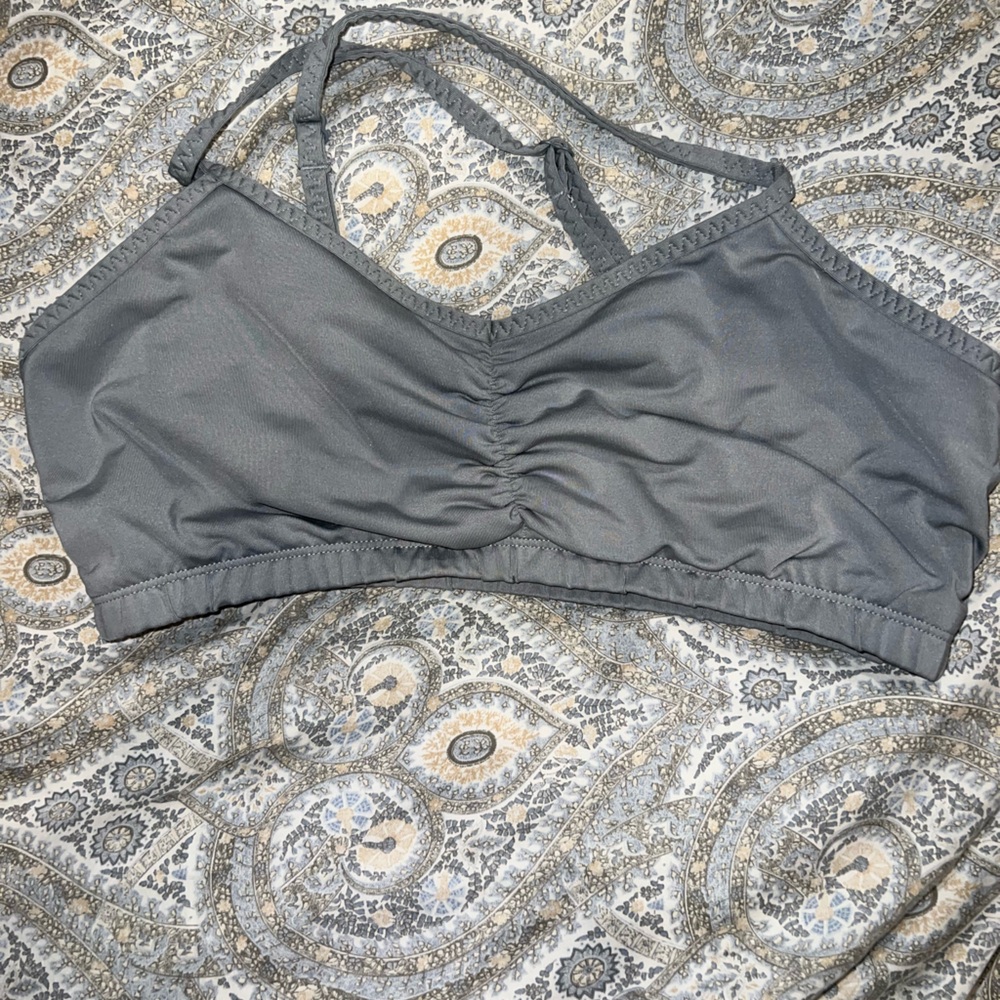 Handful sports bra in grey, adjustable criss-cross straps
